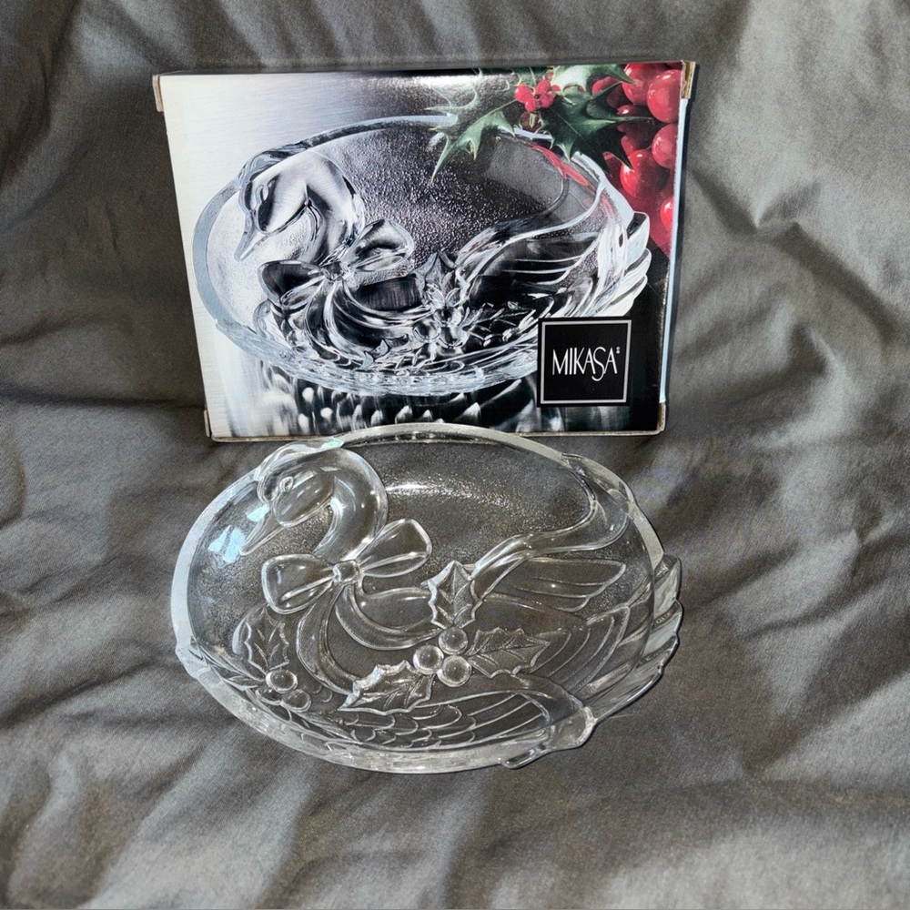 Mikasa Clear Glass Swan Bowl
